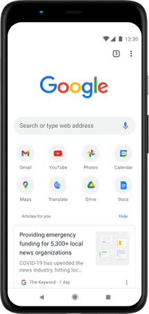 Ekran telefonu Pixel 4 XL wyświetlający pasek adresu z wpisanym adresem Google.com, ulubione aplikacje i sugerowane artykuły.