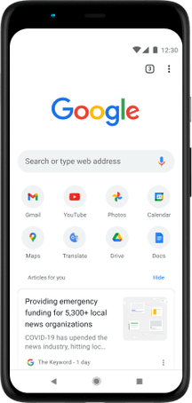 Ekran telefonu Pixel 4 XL wyświetlający pasek adresu z wpisanym adresem Google.com, ulubione aplikacje i sugerowane artykuły.