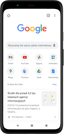 Ekran telefonu Pixel 4 XL wyświetlający pasek adresu z wpisanym adresem Google.com, ulubione aplikacje i sugerowane artykuły.